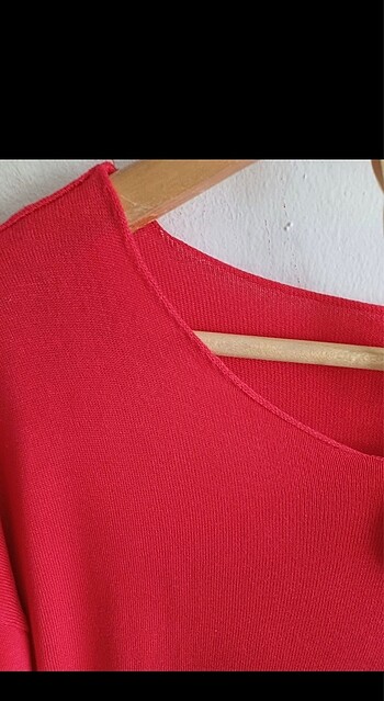l Beden kırmızı Renk Tam mevsimlik ince m beden ama L,Xl beden de giyilebilir şık bi