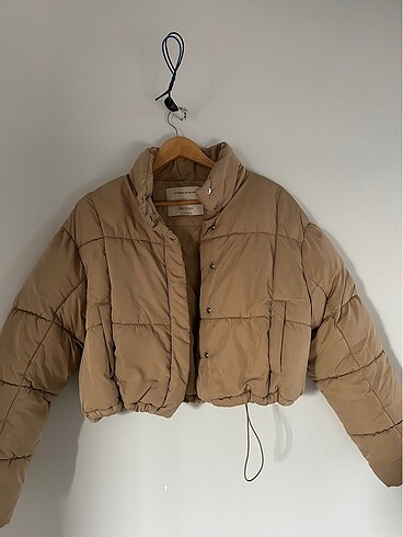 l Beden camel Renk Bershka camel crop şişme mont