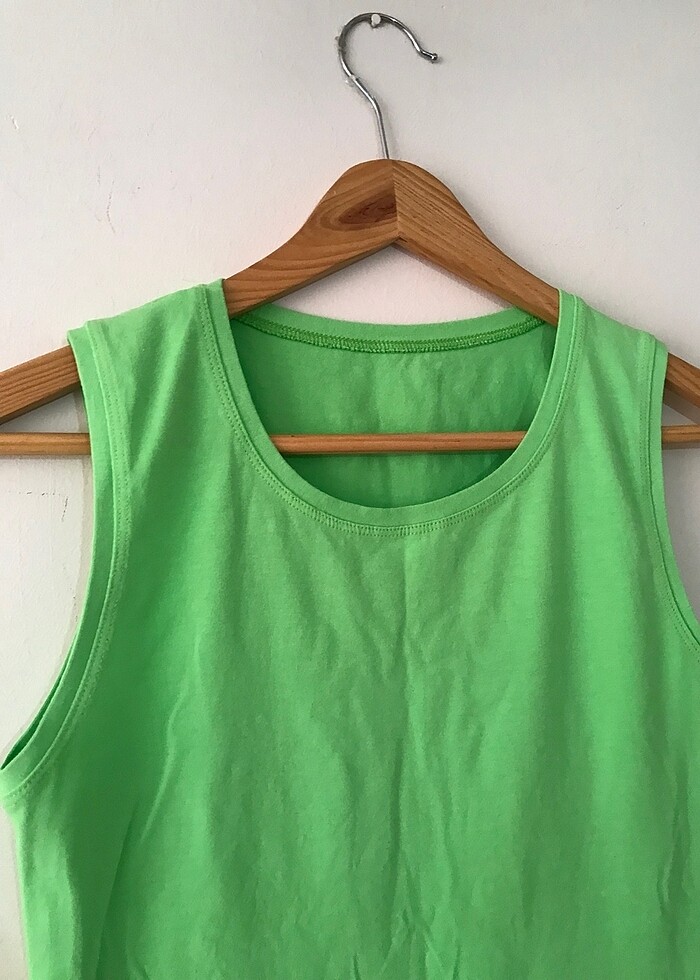 Yeşil askılı tişört - Görsel 2