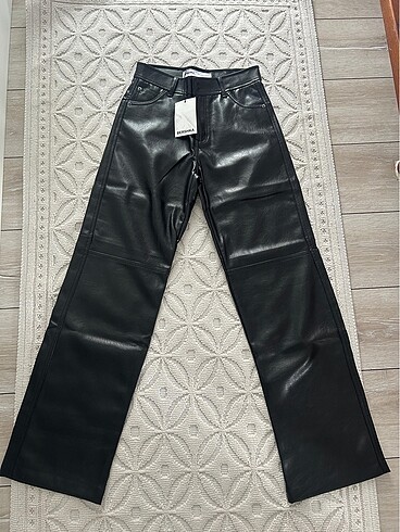 Bershka siyah deri pantolon