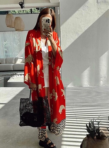 Kırmızı uzun kimono
