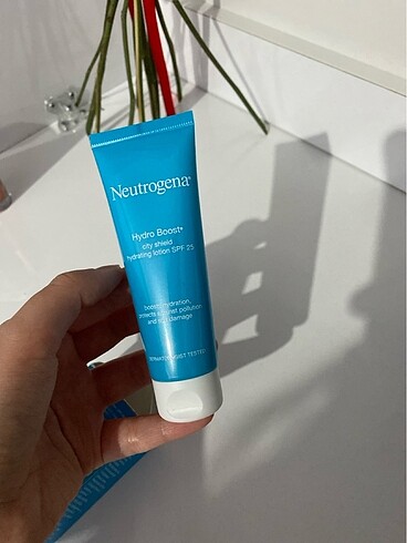 Neutrogena Neutrogena güneş kremi içerikli nemlendirici
