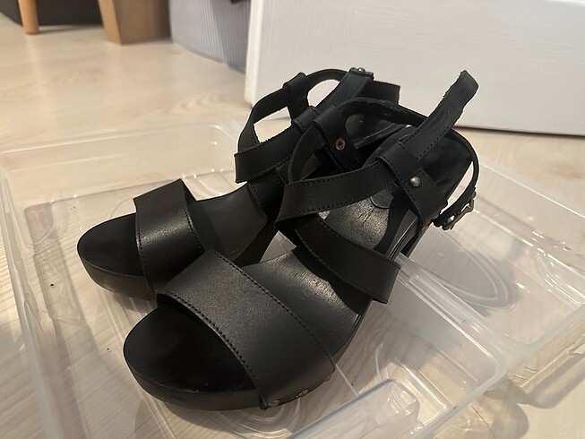38 Beden Siyah Kalın Topuklu Ayakkabı