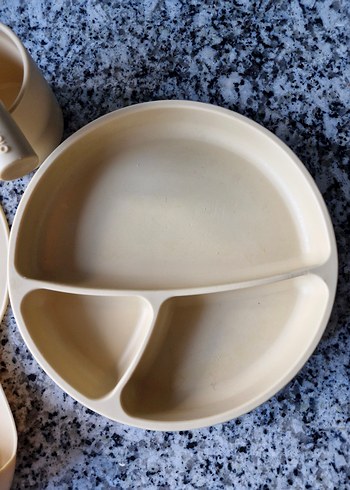 Bej Çocuk Tabak, Çatal, Bıçak ve Önlük Seti - Görsel 3