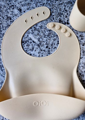 Bej Çocuk Tabak, Çatal, Bıçak ve Önlük Seti - Görsel 2