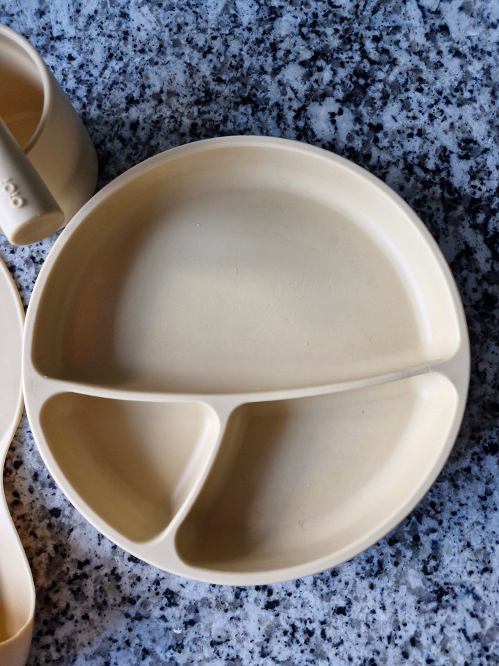 Bej Çocuk Tabak, Çatal, Bıçak ve Önlük Seti - Görsel 3