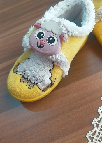 Kız Çocuk Sarı Peluş Nakışlı Terlik - Görsel 2