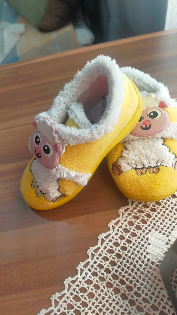 Kız Çocuk Sarı Peluş Nakışlı Terlik - Görsel 3