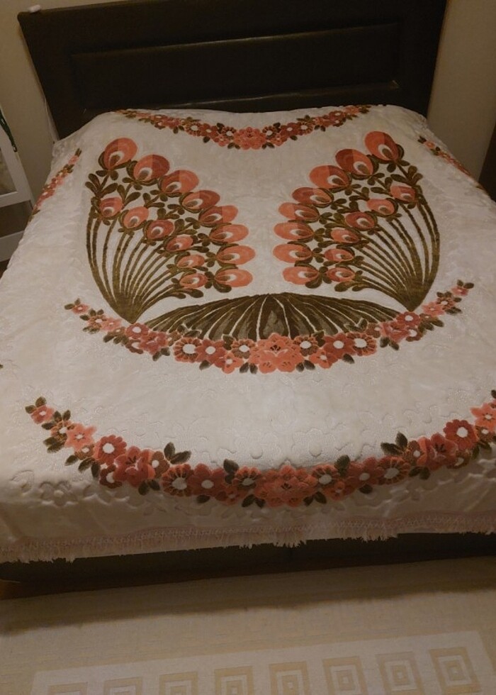 Antika kadife yatak örtüsü - Görsel 3