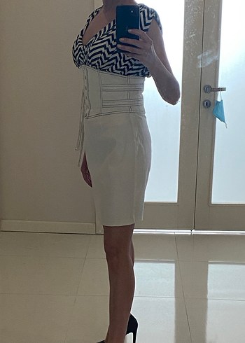 V Yaka Zebra Desenli Beyaz Kot Kalem Elbise - Görsel 2