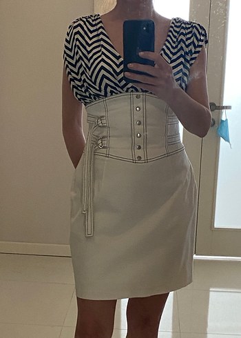 V Yaka Zebra Desenli Beyaz Kot Kalem Elbise - Görsel 3