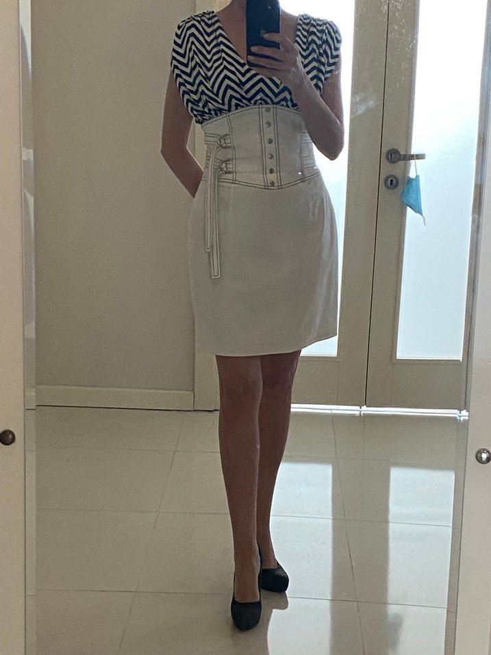 V Yaka Zebra Desenli Beyaz Kot Kalem Elbise - Görsel 4