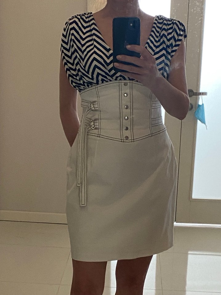 V Yaka Zebra Desenli Beyaz Kot Kalem Elbise - Görsel 3