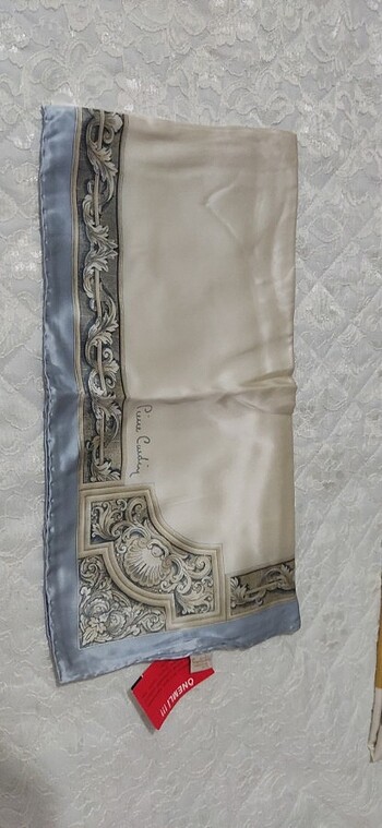 Pierre Cardin Başörtüsü