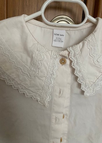 Kız Çocuk Düğmeli Beyaz Keten Gömlek - Görsel 2