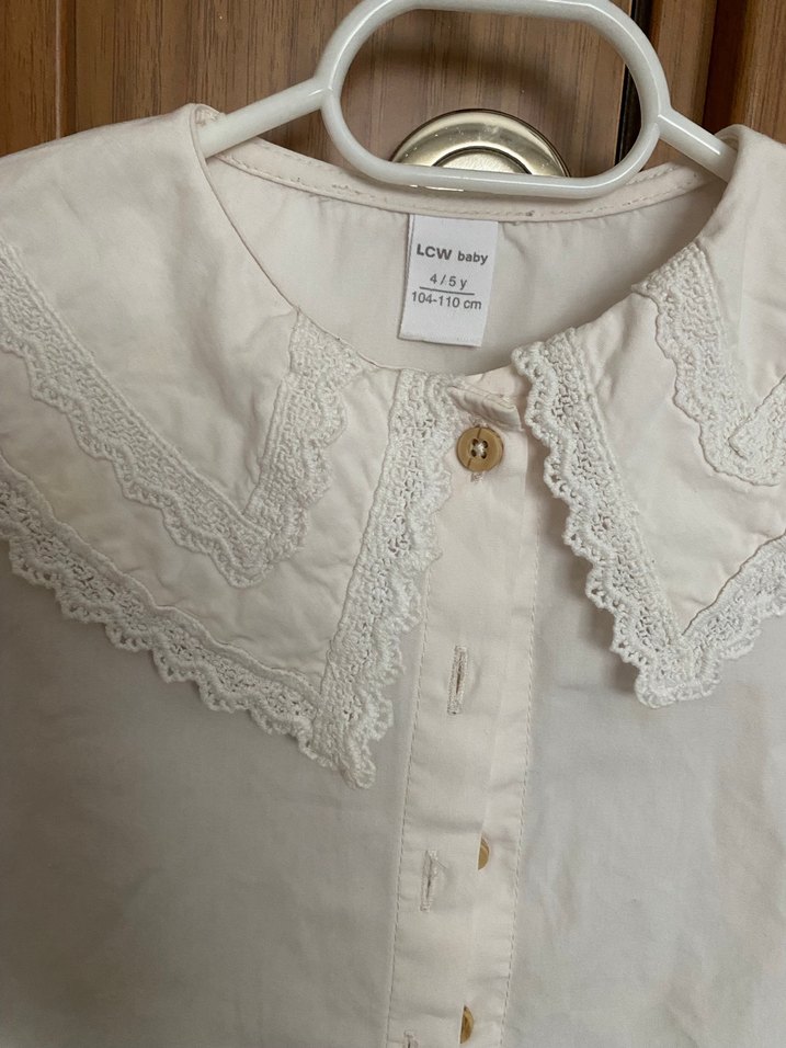 Kız Çocuk Düğmeli Beyaz Keten Gömlek - Görsel 2