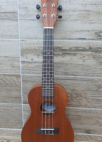 Puka concert ukulele (set halinde)