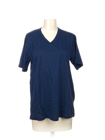 Diğer T-shirt %70 İndirimli.