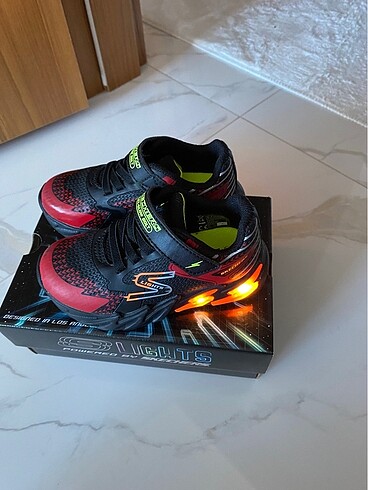 25 Beden Skechers ışıklı spor ayakkabı