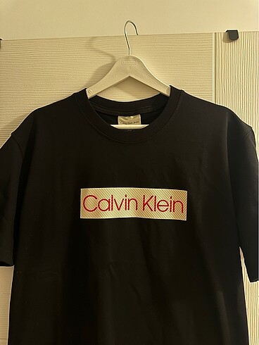 Calvin Klein Tshirt