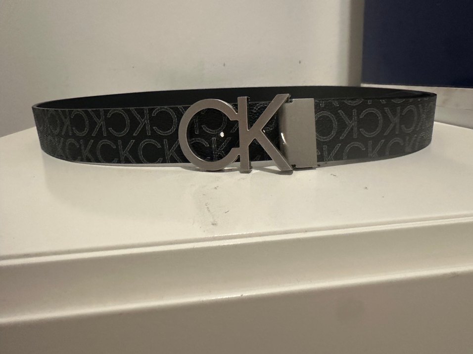 CK Monogramlı Siyah Kemer — görsel 2/2