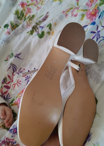 Beyaz Kadın Topuklu Düğmeli Abiye Ayakkabı - Görsel 3