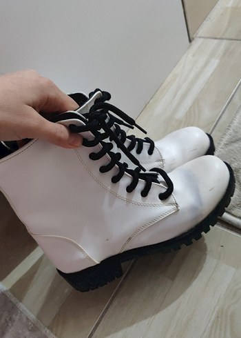 Beyaz Bağcıklı Kadın Botu Blok Topuklu - Görsel 5