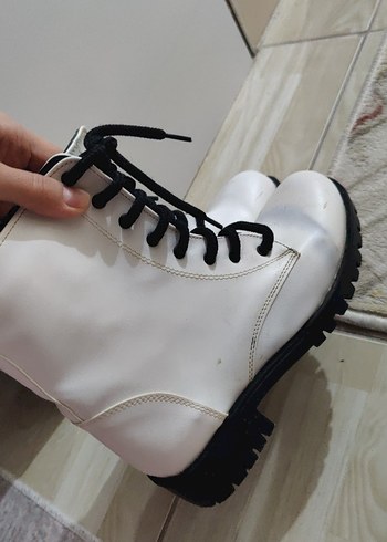 Beyaz Bağcıklı Kadın Botu Blok Topuklu - Görsel 8