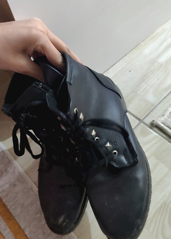 Siyah Deri Kemerli Blok Topuklu Kadın Bot - Görsel 2