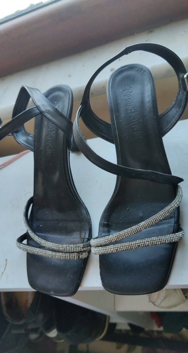 Siyah Yılan Desenli Tokalı İnce Topuklu Sandalet - Görsel 5