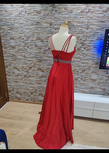 Kırmızı V Yakalı Boncuk İşlemeli Uzun Abiye - Görsel 2