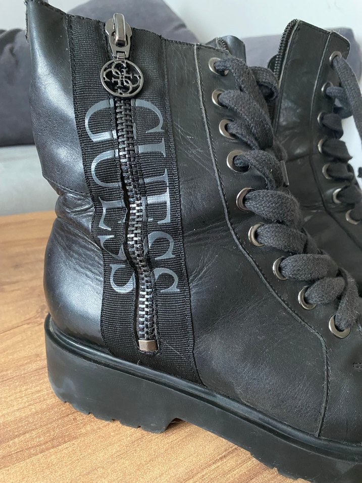 GUESS  Siyah Deri Fermuarlı Gotik Kadın Botu - Görsel 4