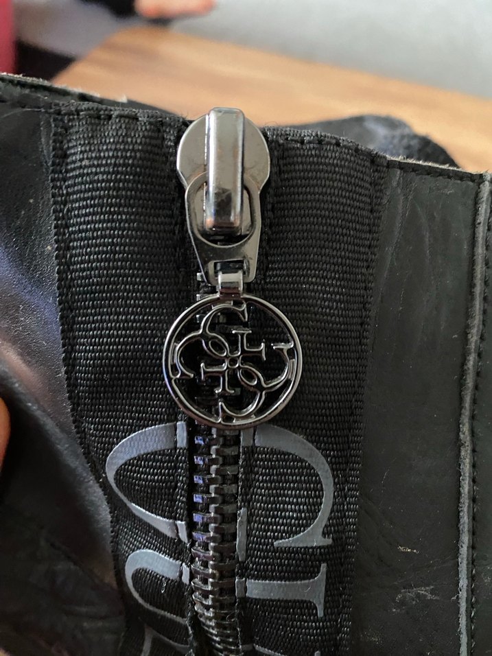 GUESS  Siyah Deri Fermuarlı Gotik Kadın Botu - Görsel 5