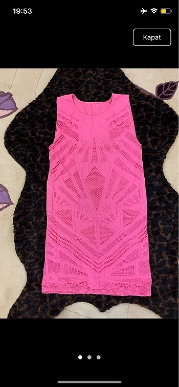 Pembe elbise
