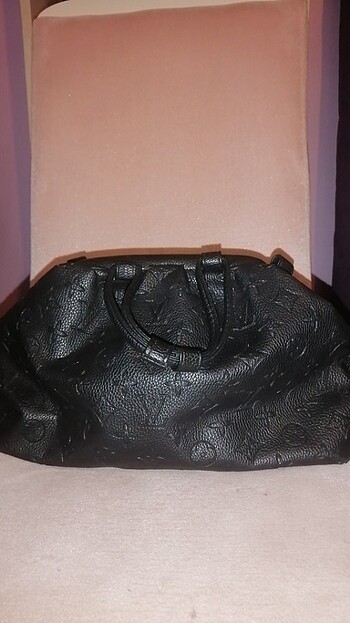 Louis Vuitton kol çantası 