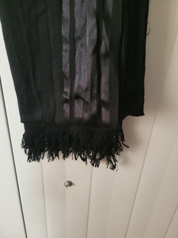 Önü şeritli siyah şal - Görsel 2