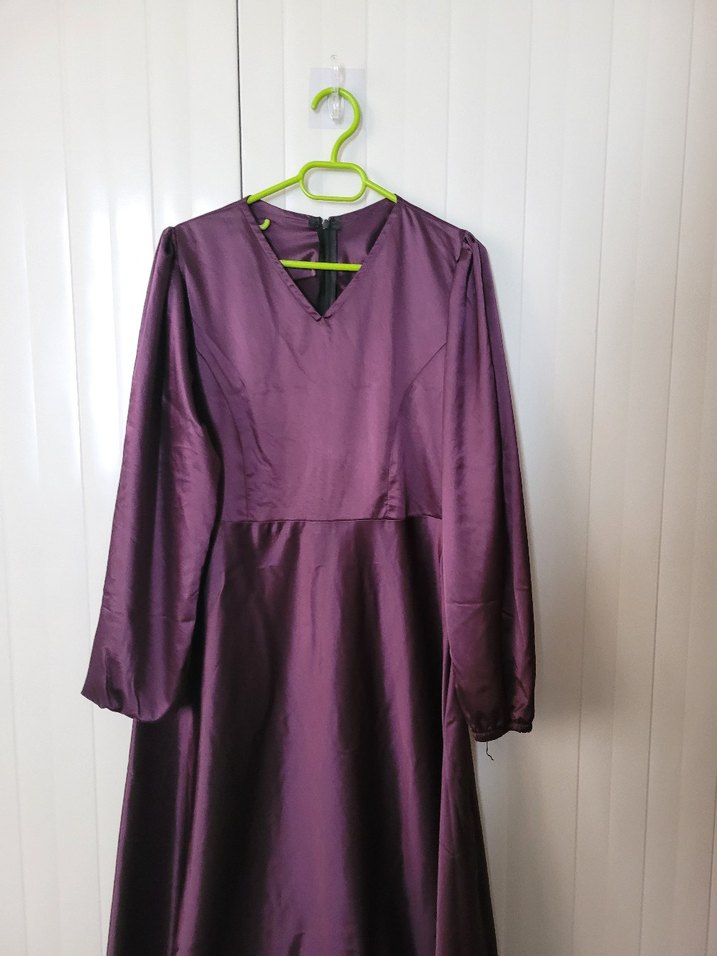 Mor V Yakalı kadın saten elbise - Görsel 3