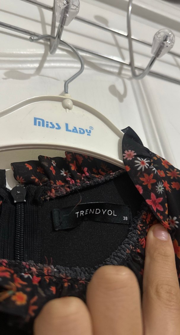 Uzun Kollu Siyah Desenli Midi Elbise - Görsel 3