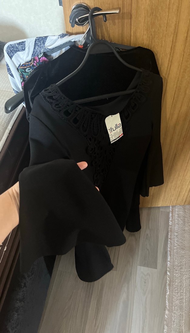 Siyah V Yaka Uzun Kollu Bluz - Görsel 2