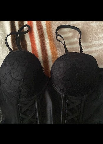 Diğer Siyah Dantel İşlemeli Gotik Büstiyer