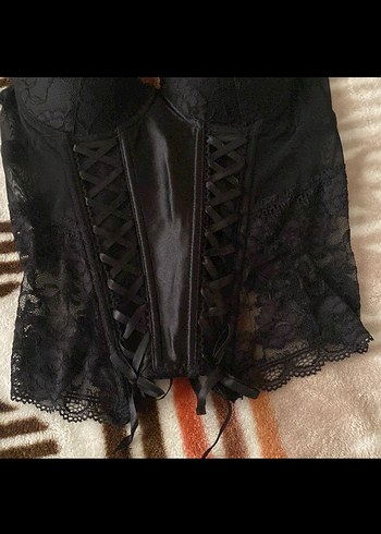 Siyah Dantel İşlemeli Gotik Büstiyer
