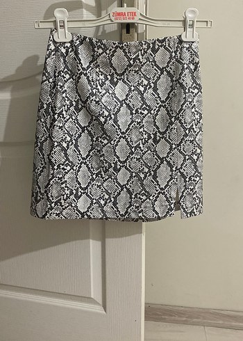 Yılan Desenli Gri Mini Etek - Görsel 3