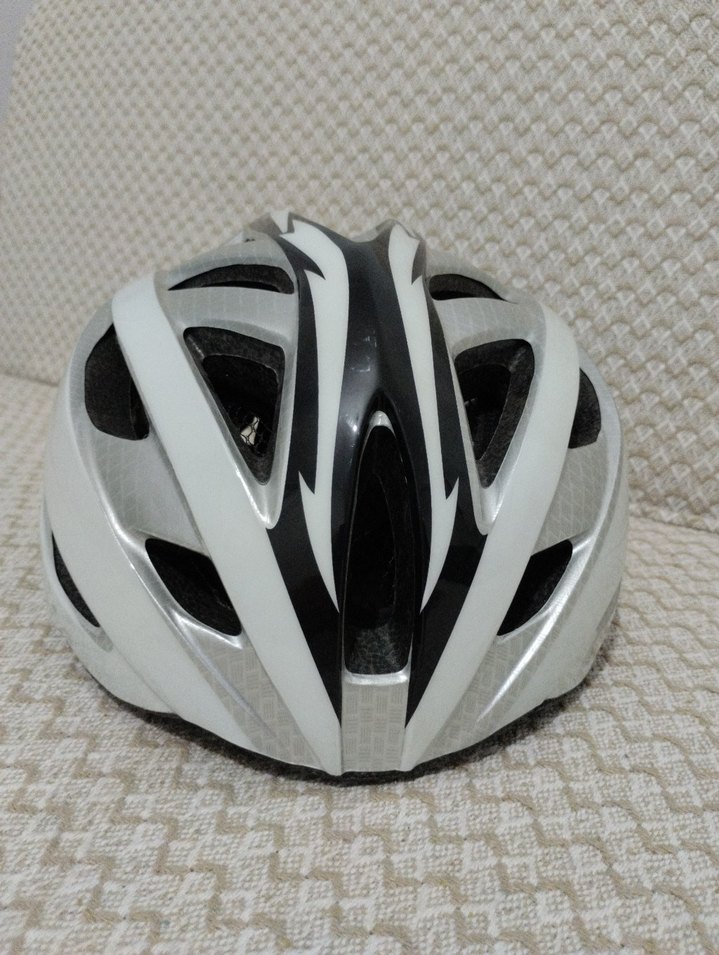 Beyaz-gri bisiklet kaskı - Görsel 2
