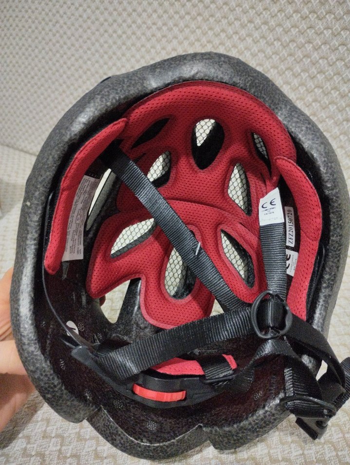 Siyah bisiklet kaskı - Görsel 4