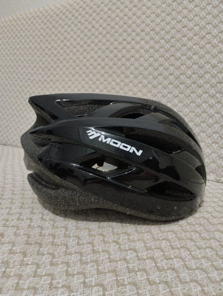 Siyah bisiklet kaskı - Görsel 2