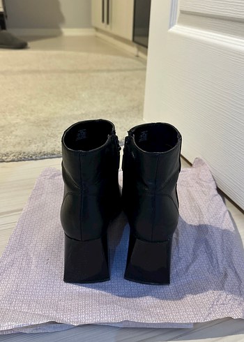 Bershka Siyah Topuklu Bot - Görsel 4