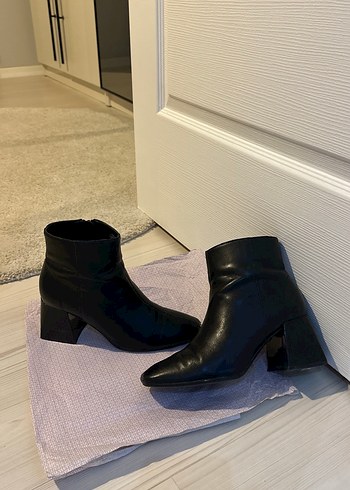 Bershka Siyah Topuklu Bot - Görsel 2