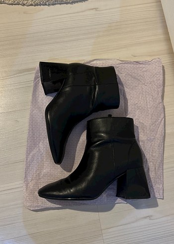 Bershka Siyah Topuklu Bot - Görsel 6