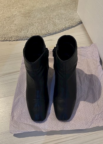 Bershka Siyah Topuklu Bot - Görsel 3