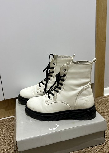 Beyaz Kadın Bot - Görsel 4